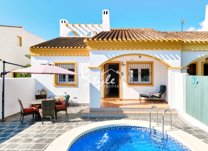 Semi detached house with private pool for sale in Torre de Horadada, Costa Blanca South, Spain