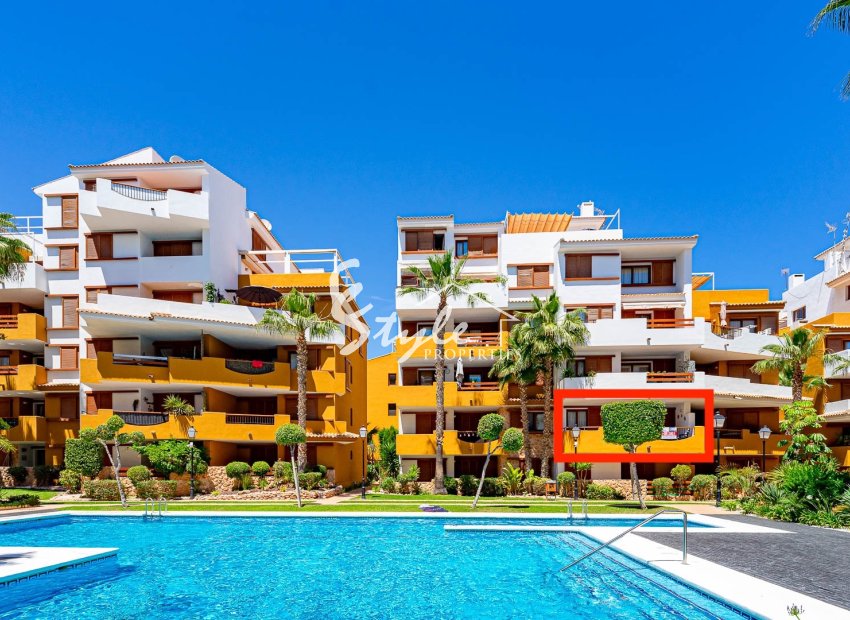 South-Facing First Floor Apartment in Punta Prima | 2 Bedrooms | Pool View | La Recoleta. Costa Blanca, Spain. ID 2940