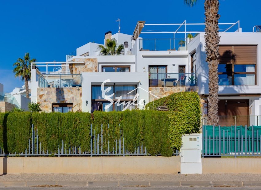 Современный угловой дуплекс в Вилламартин, Ориуэла Коста, Коста Бланка , Испания. ID2782