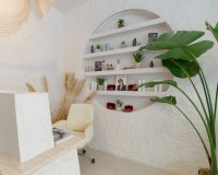 Stylish beauty salon for sale in the center of Alicante, Costa Blanca, Spain. ID036