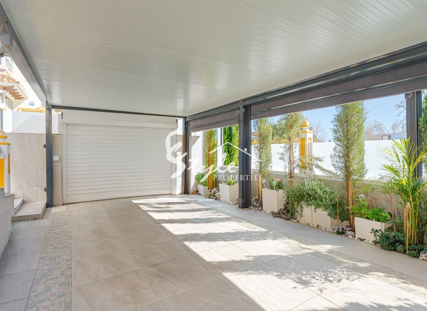 Stylish townhouse with sea views for sale in La Campana, Punta Prima, Costa Blanca. ID2860