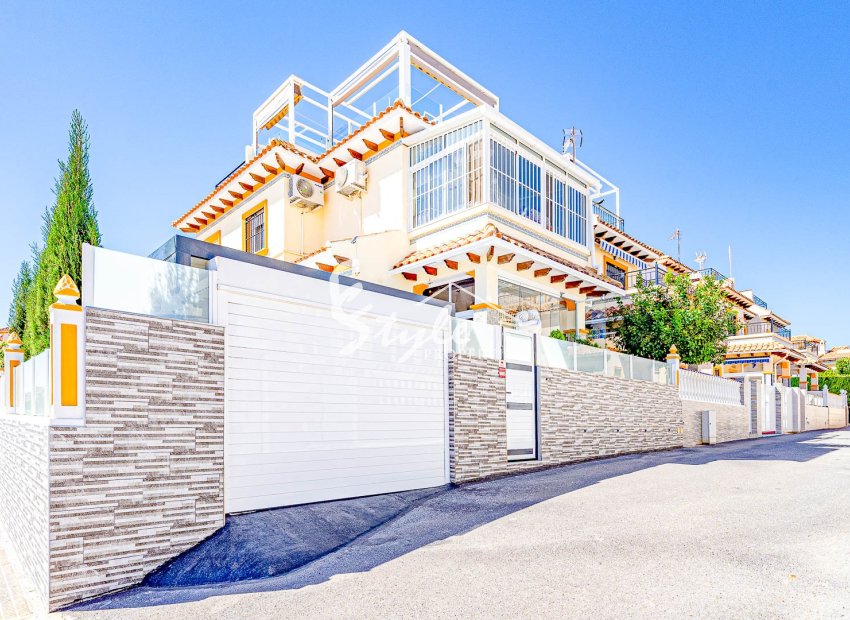 Stylish townhouse with sea views for sale in La Campana, Punta Prima, Costa Blanca. ID2860