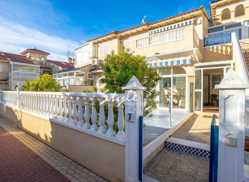 В продаже бунгало с собственным садом в Зеньямар, Плая Фламенка, Ориуэла Коста, Испания. ID2339