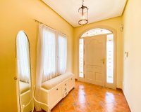 В продаже эксклюзивная вилла класса люкс с большим участком в Вилламартин, Коста Бланка, Испания. ID3484