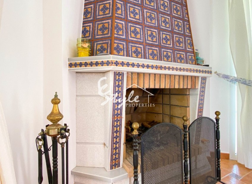 В продаже эксклюзивная вилла класса люкс с большим участком в Вилламартин, Коста Бланка, Испания. ID3484