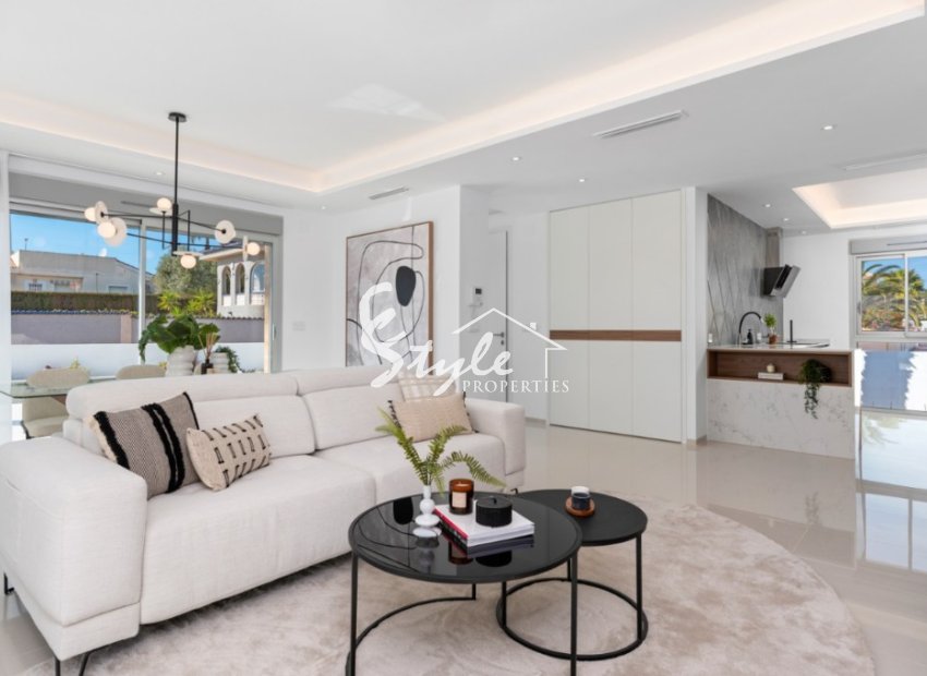  В продаже новая вилла в элитном районе Сьюдад Кесада, Коста Бланка, Испания ON1416