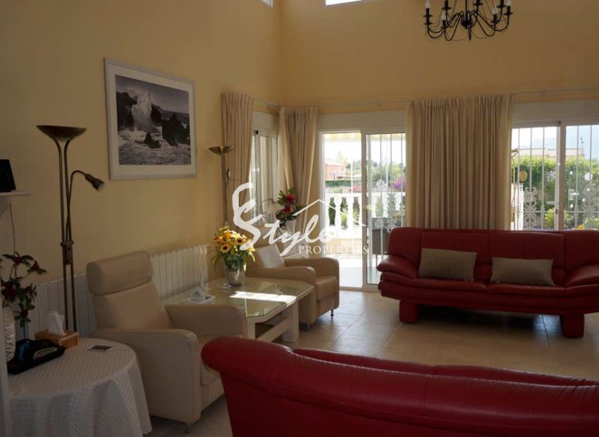 Villa con una gran parcela y una piscina privada en venta en Catral, Costa Blanca, España