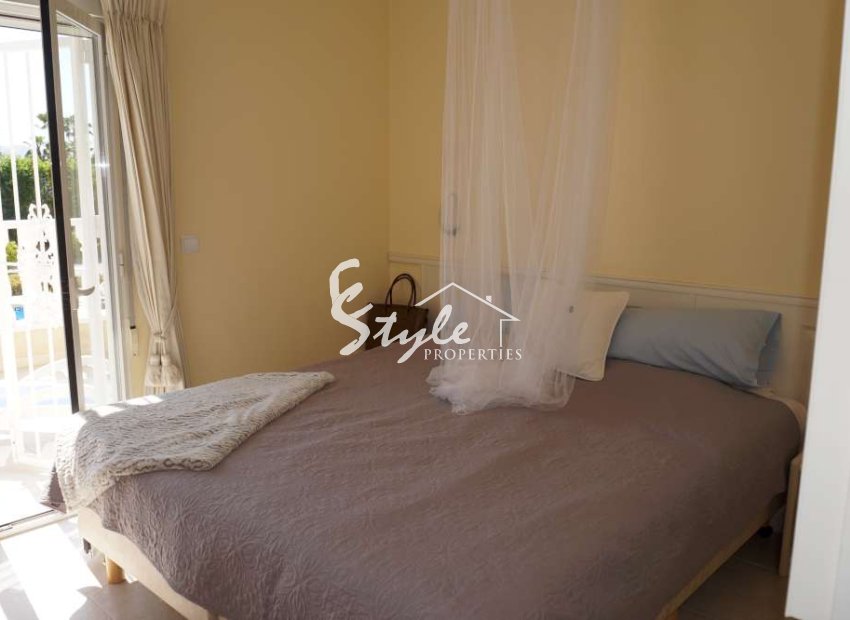 Villa con una gran parcela y una piscina privada en venta en Catral, Costa Blanca, España