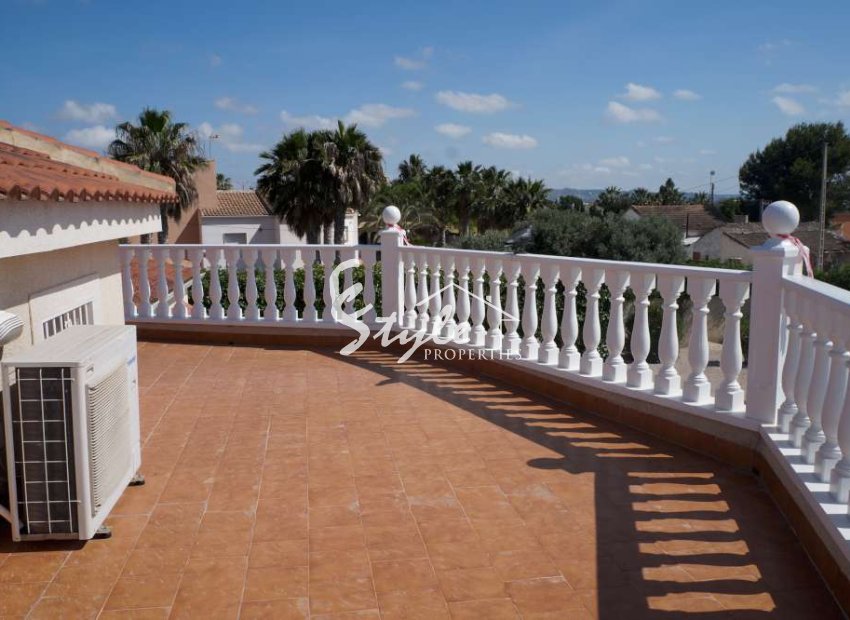 Villa con una gran parcela y una piscina privada en venta en Catral, Costa Blanca, España