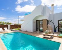Villa construida en 2024 con piscina privada y solárium en venta en Vistabella Golf, Orihuela Costa, Costa Blanca. ID2993