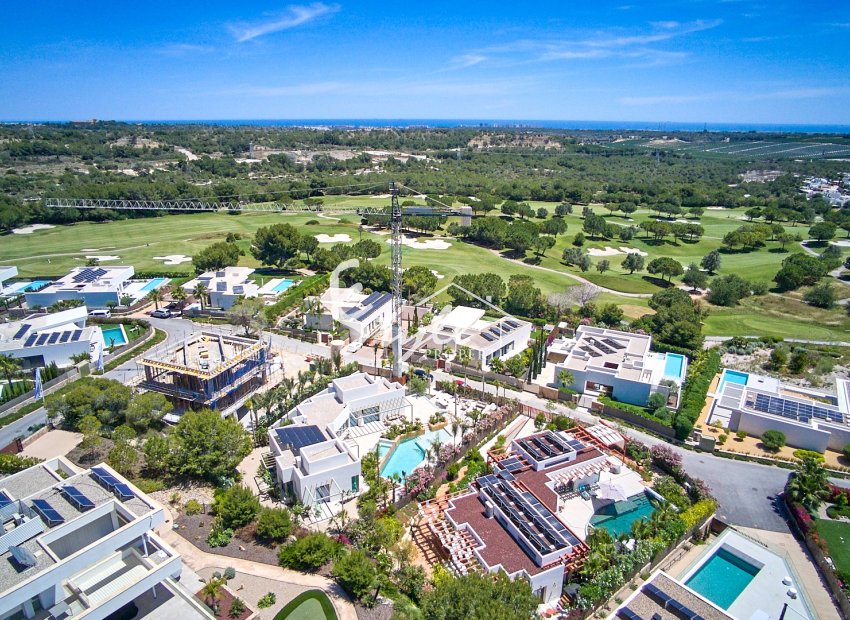 Villa de lujo de nueva construcción con piscina infinity en venta en Las Colinas, Costa Blanca, España. ID2123
