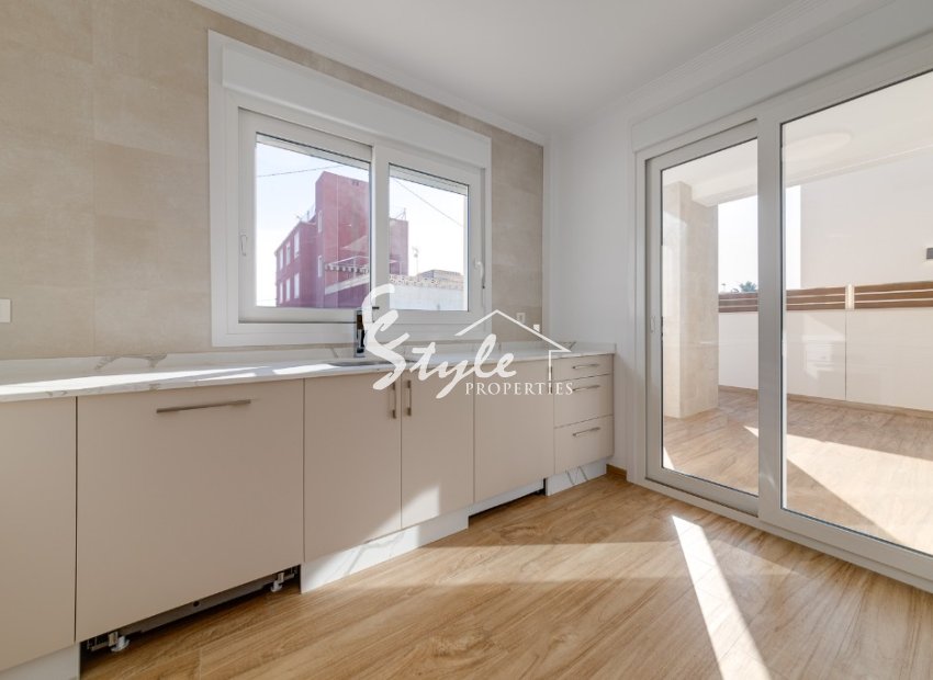 Villa de obra nueva en venta en Torrevieja, Costa Blanca, España. ON1454