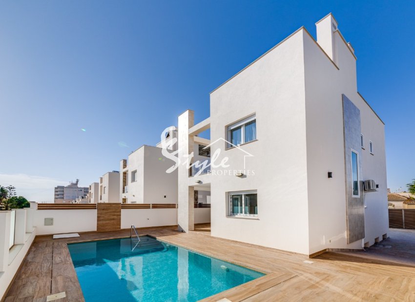 Villa de obra nueva en venta en Torrevieja, Costa Blanca, España. ON1454