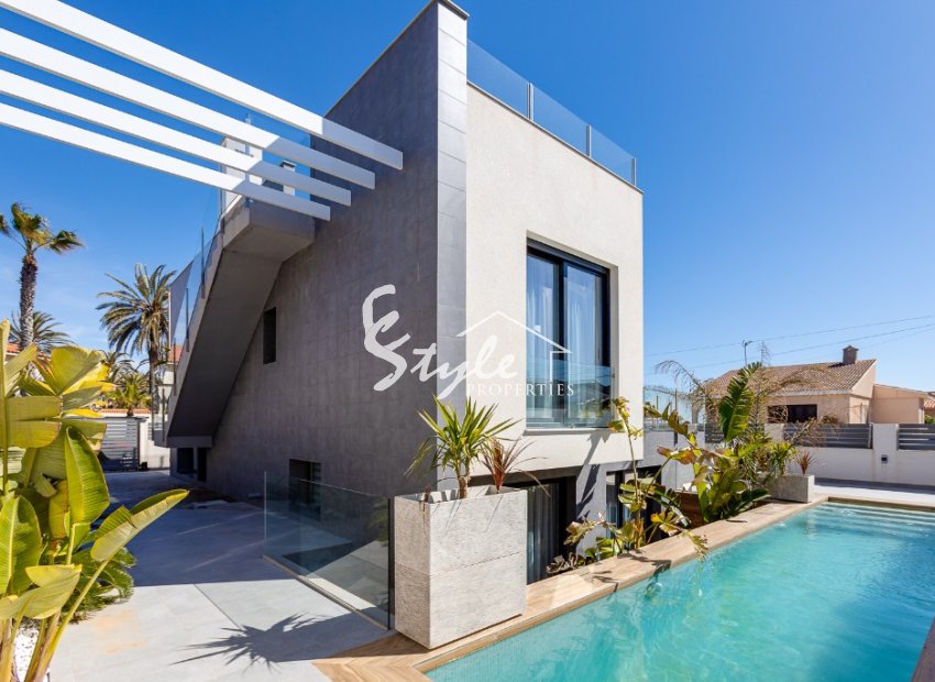 Villa de obra nueva en venta en Torrevieja, Costa Blanca, España. ON1455