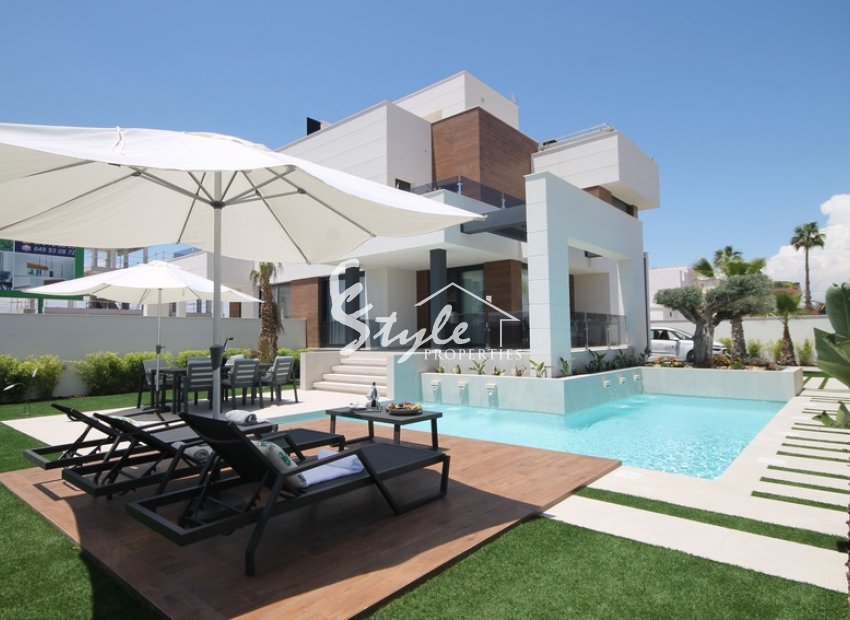 Villa de obra nueva en venta en Torrevieja, Costa Blanca, España. ON1585