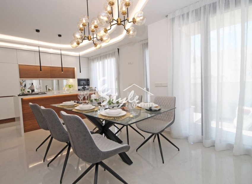 Villa de obra nueva en venta en Torrevieja, Costa Blanca, España. ON1585