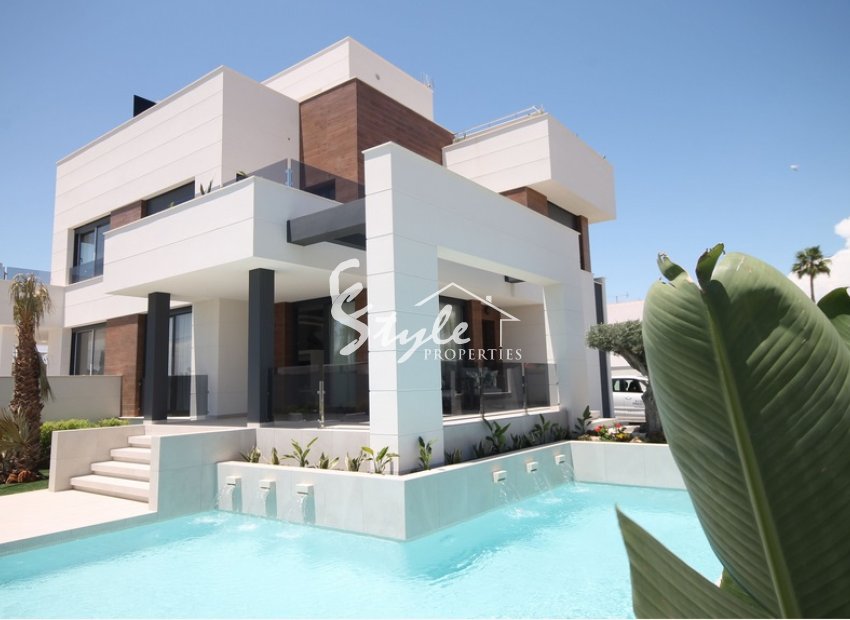 Villa de obra nueva en venta en Torrevieja, Costa Blanca, España. ON1585