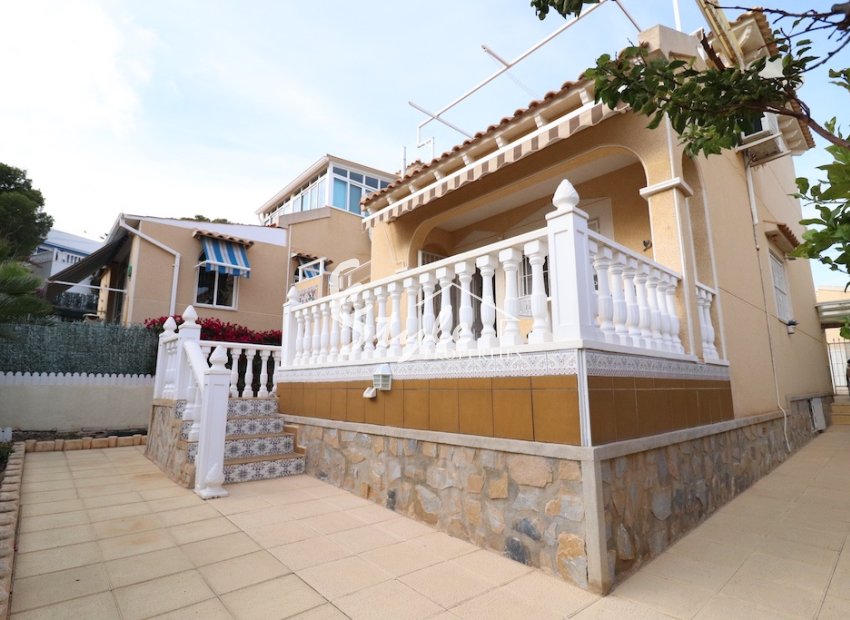 Villa en venta en Las Filipinas, Costa Blanca, España ID: 3877