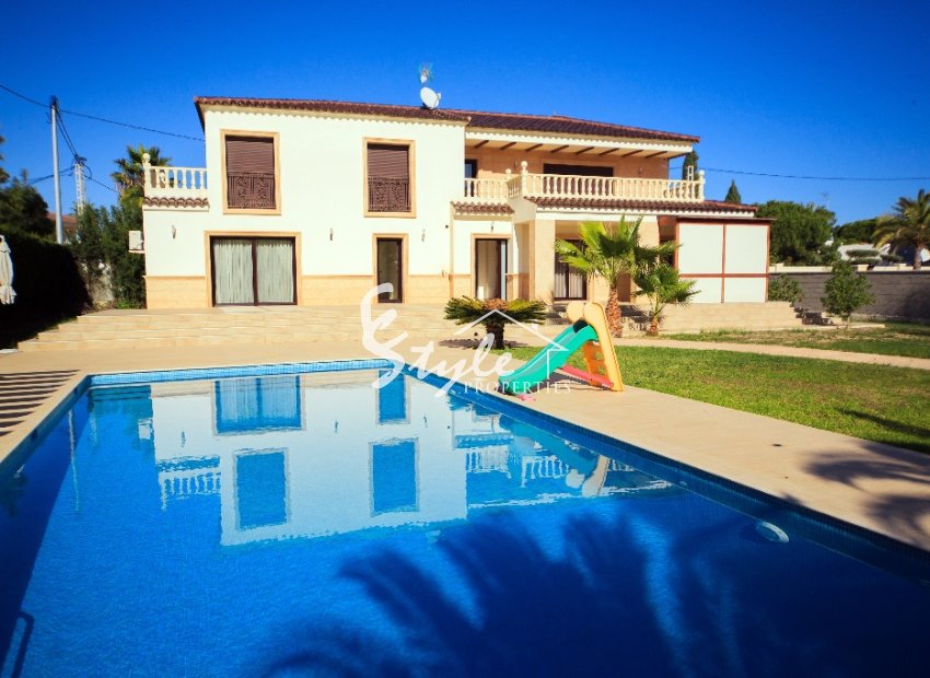 Villa for sale in Cobo Roig, Orihuela Costa, Coat Blanca, Spain