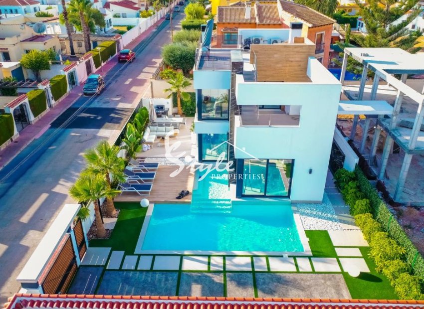 Villa moderna en venta en La Florida, Torrevieja, Costa Blanca, España. ON1468