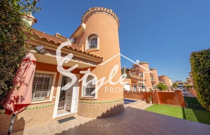 Villa - Resale - Playa Flamenca - Sportcentre