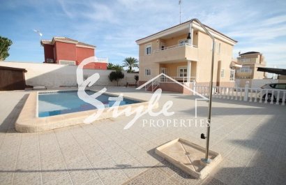 Villa - Resale - Torrevieja - FB-41515