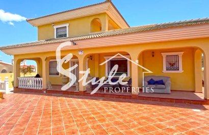 Villa - Reventa - Torrevieja  - M-91109