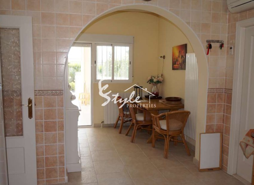 Villa with a large plot and a private pool for sale in Catral, Costa Blanca, Spain