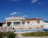 Villa with a large plot and a private pool for sale in Catral, Costa Blanca, Spain