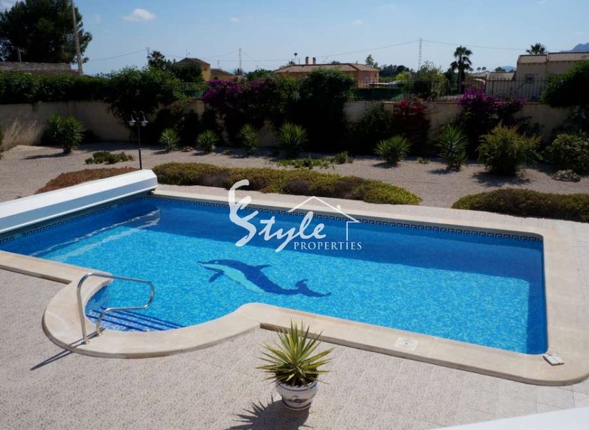 Villa with a large plot and a private pool for sale in Catral, Costa Blanca, Spain