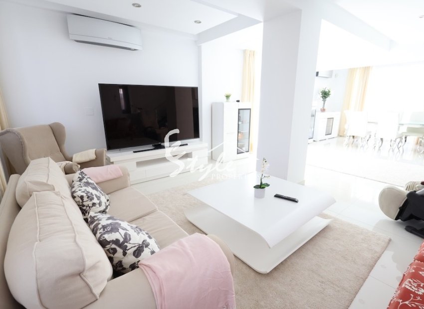 Villa with pool just steps from the sea for sale in Cabo Roig, Costa Blanca, Spain. ID2353