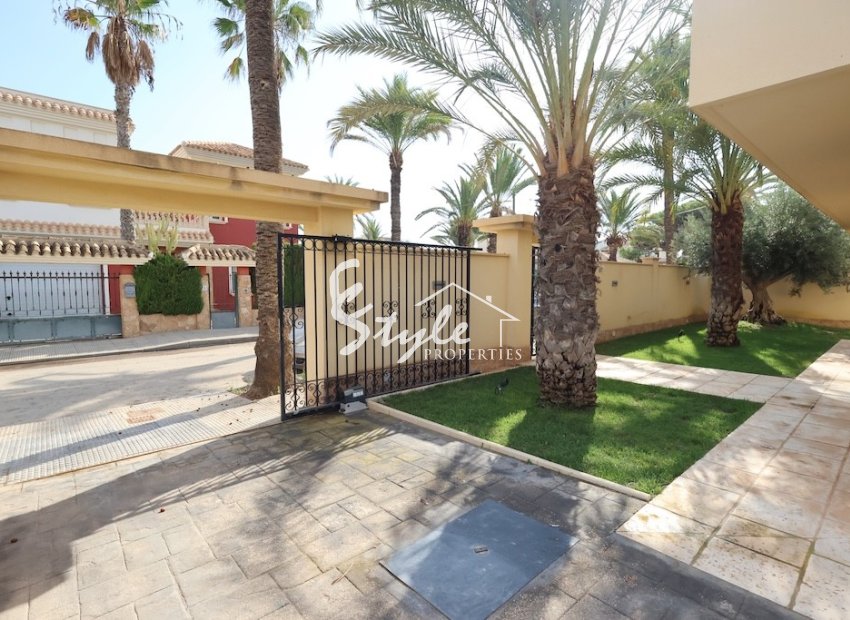 Villa with pool just steps from the sea for sale in Cabo Roig, Costa Blanca, Spain. ID2353