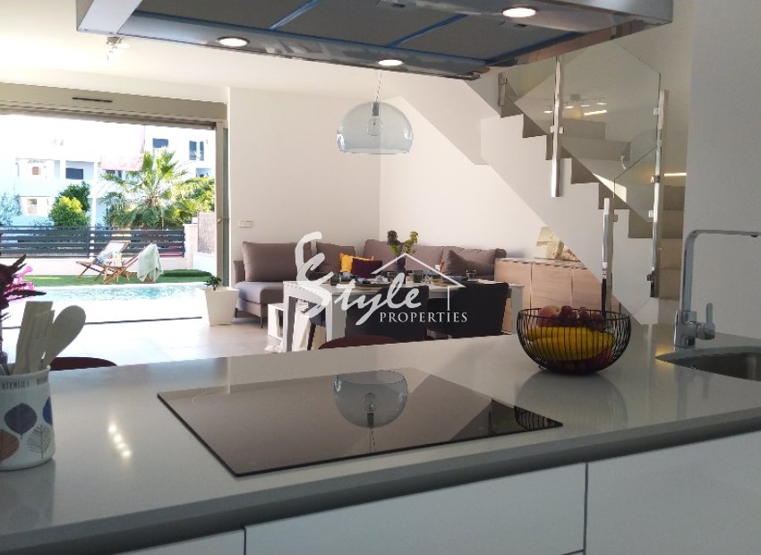 Villas de nueva construcción con piscina privada en venta en Villamartín, Costa Blanca, España