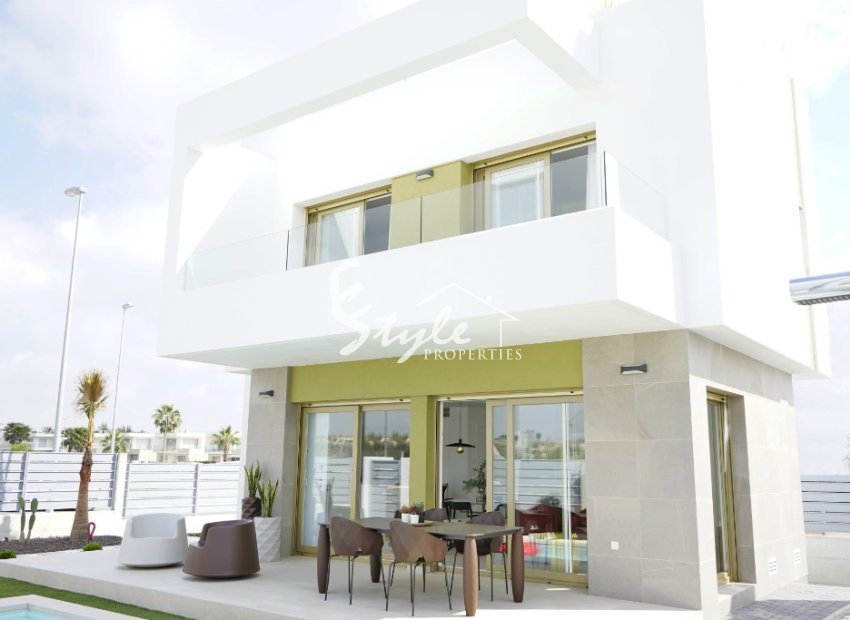 villas independientes en venta en Vista Bella Golf, Vega Baja. ID: ON1367