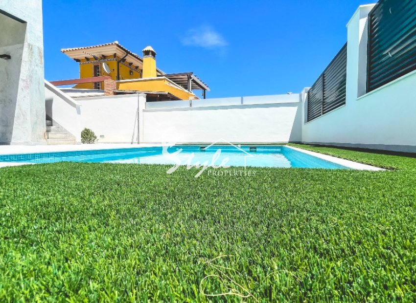 Виллы новой постройки в Пилар де ла Орадада, Пинар де Камповерде, Коста Бланка.Испания.ON1632