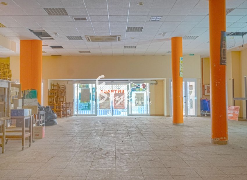 Вторичное жилье - Commercial - Torrevieja - Торревьеха