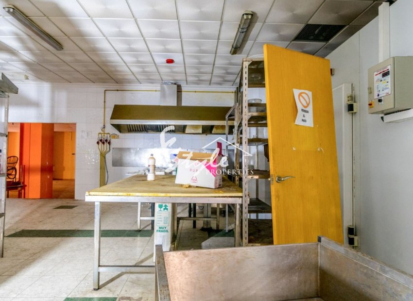 Вторичное жилье - Commercial - Torrevieja - Торревьеха