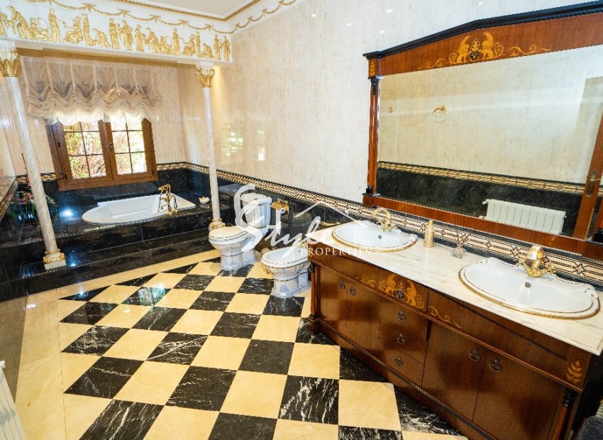 Вторичное жилье - Вилла - Кампоамор