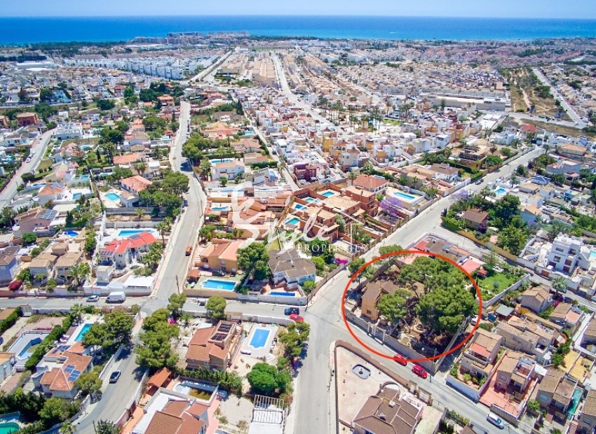 Вторичное жилье - Земельный участок - Torrevieja - Лос Балконес