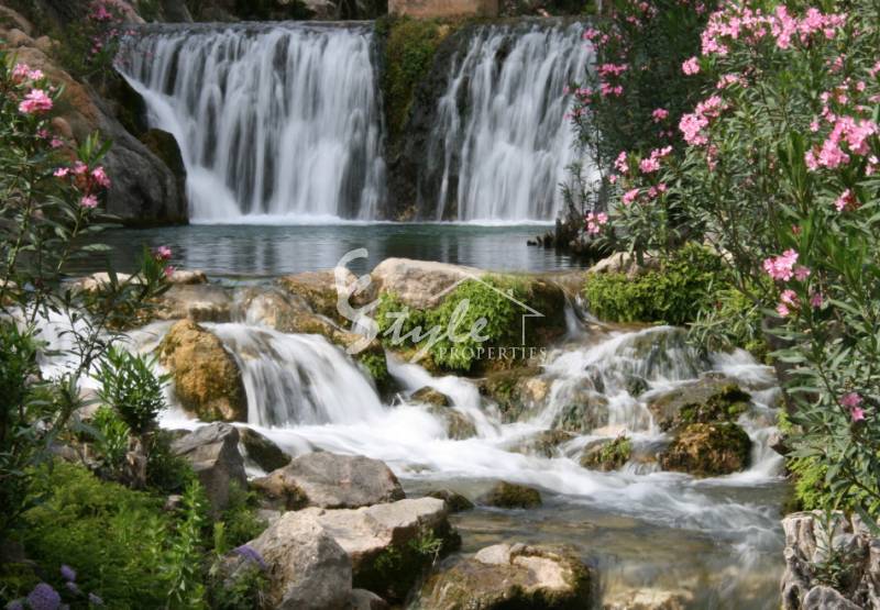 Путешествие к потрясающим водопадам Альгар, Коста Бланка, Испания