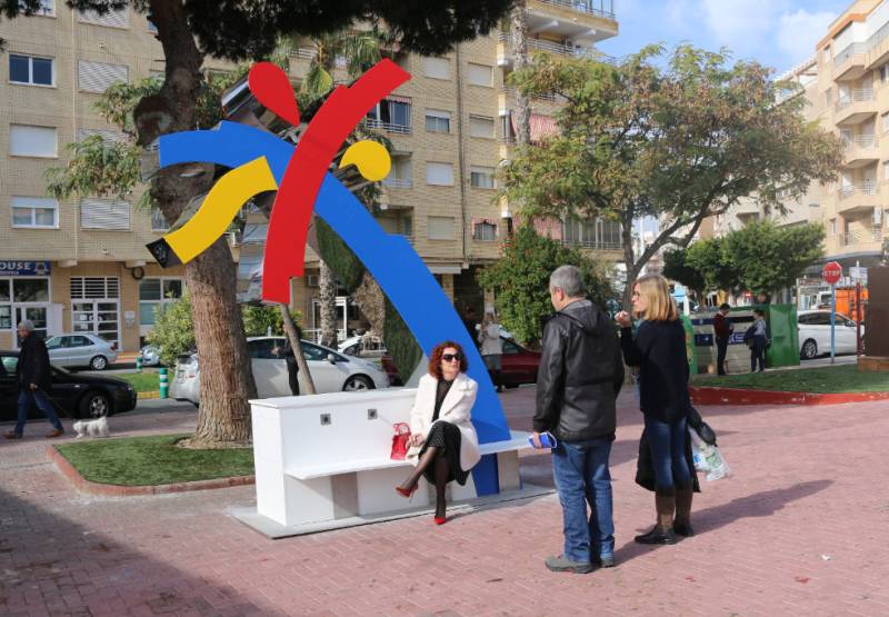 Smart palm tree for phone charging installed in Torrevieja 