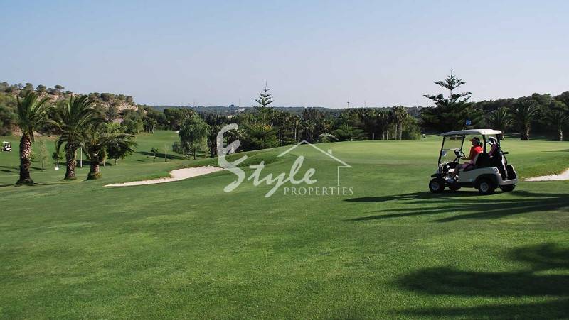 Недвижимость у гольф полей Кампоамор, Коста-Бланка, Испания