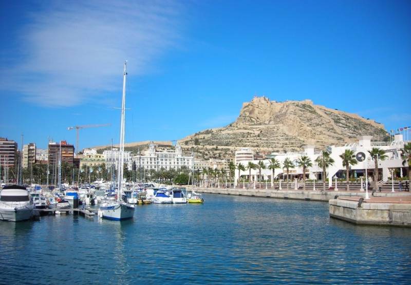 ​A third of all visitors to the Costa Blanca in October were from the UK