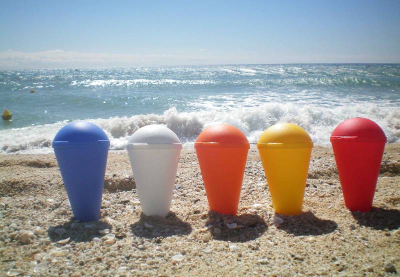 Torrevieja beachgoers to get ashtrays for butts