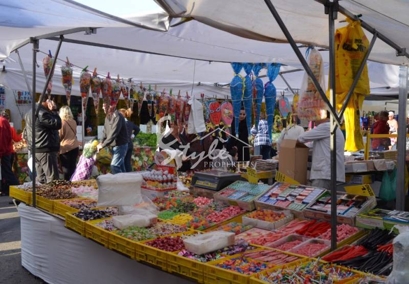 Еженедельный рынок Торревьехи меняет месторасположение