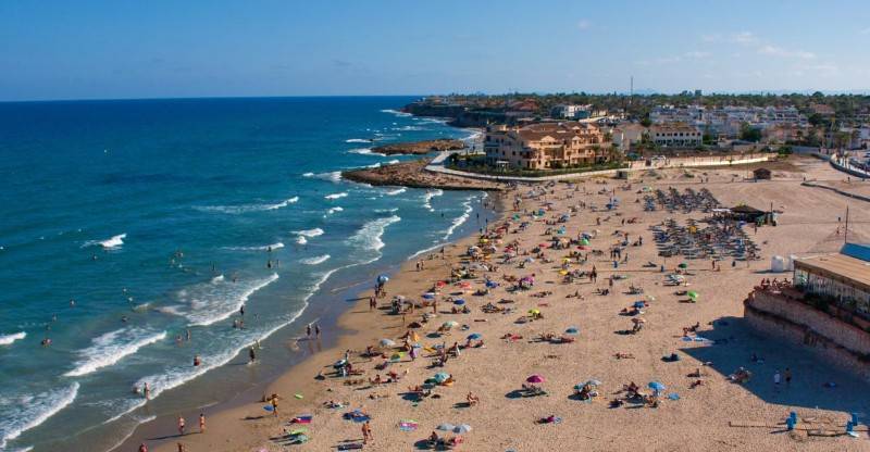 ​Warm weather keeps Costa Blanca beaches busy after heavy rains
