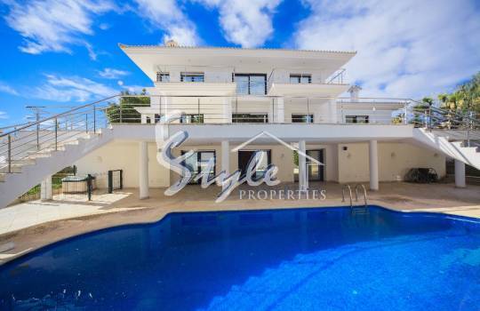 Living near the golf in Villamartin, Orihuela Costa