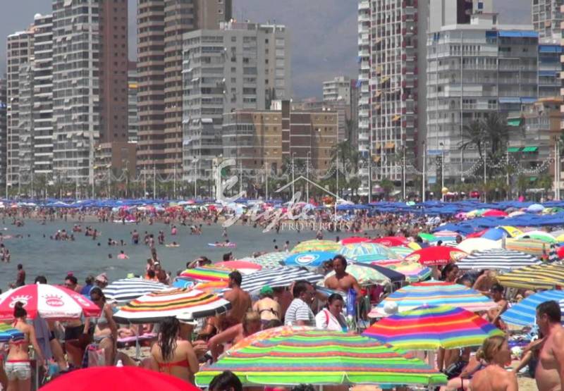 Количество туристов прибывших на побережье Коста Бланка на пасхальные каникулы побило все рекорды!