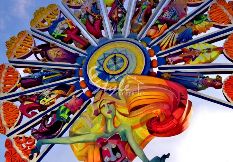 Праздник огней Сан Хуан в Аликанте 