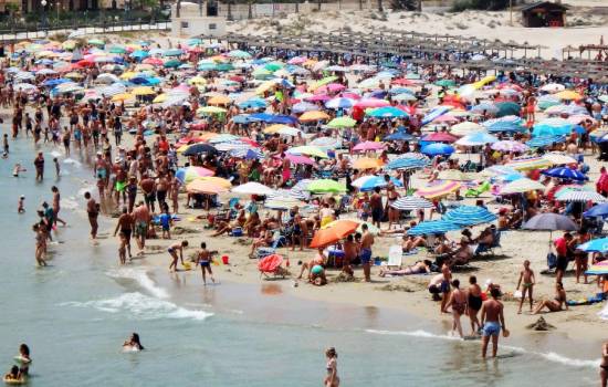​Costa Blanca beaches packed with visitors